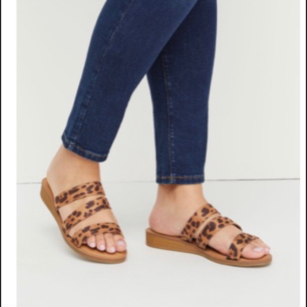 *NEW* TRIPLE-STRAP WEDGE SANDAL